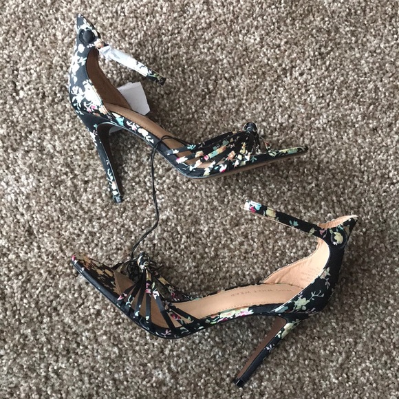 NWT Floral strappy heels, Sz 6.5. - Picture 4 of 7